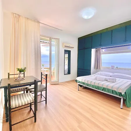 Апартаменты Seaside Oasis *